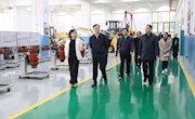 自治区政府副主席黄俊华莅临永利官网调研